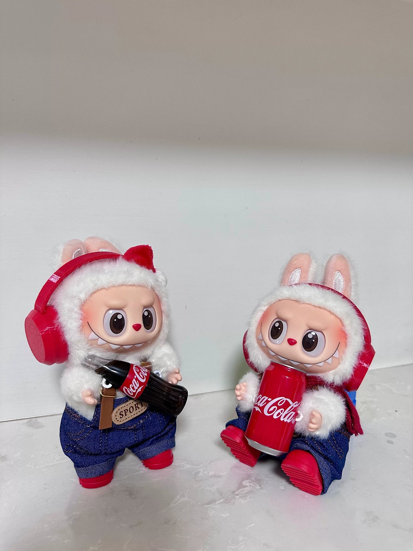 **Labubu Coke-Inspired Outfit Set | Red Headphones, Overalls & Boots for 17cm Vinyl Charms**