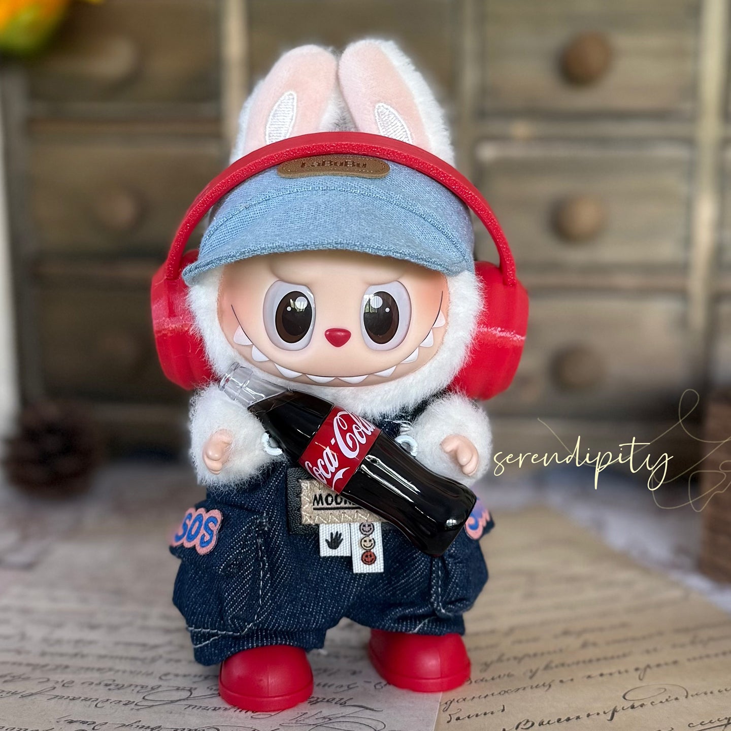 POP MART LABUBU 'Coca-Cola' Outfit Set - Sporty Denim Jeans + Red Headphones & Shoes Costume for 1st/2nd/3rd Gen 17cm Vinyl Figures