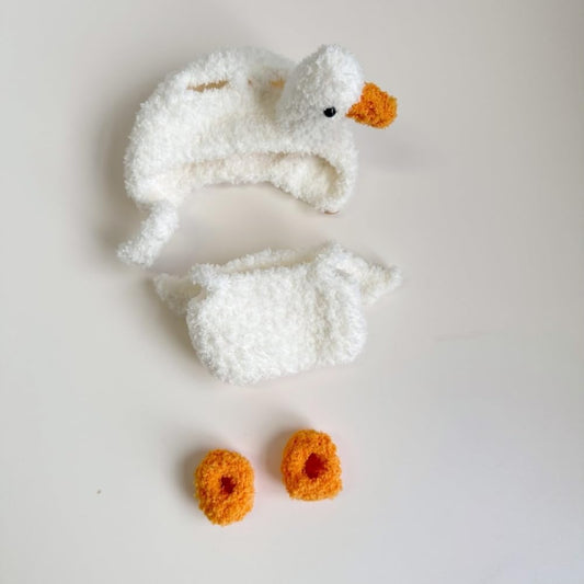 Stylish Adorable for LABUBU Clothes Outfits – 17cm Outfit with Exquisite Accessories for Dressing Up (No Doll Included) (Little Swan (hat+Sweater+Socks))