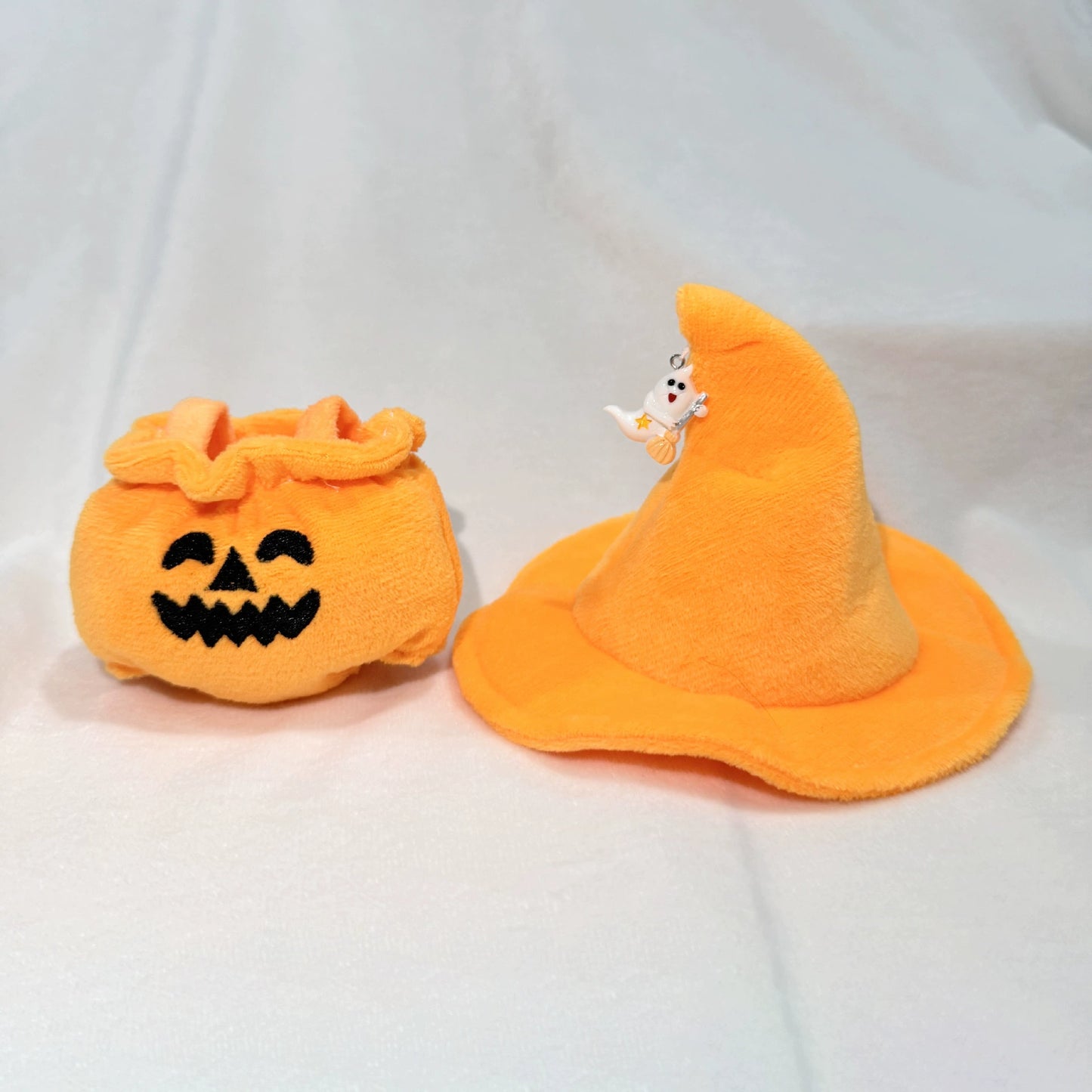 15CM Labubu Gen 1-3 Keychain Halloween Pumpkin Outfit with Overalls & Black Hat (Clothes Only)