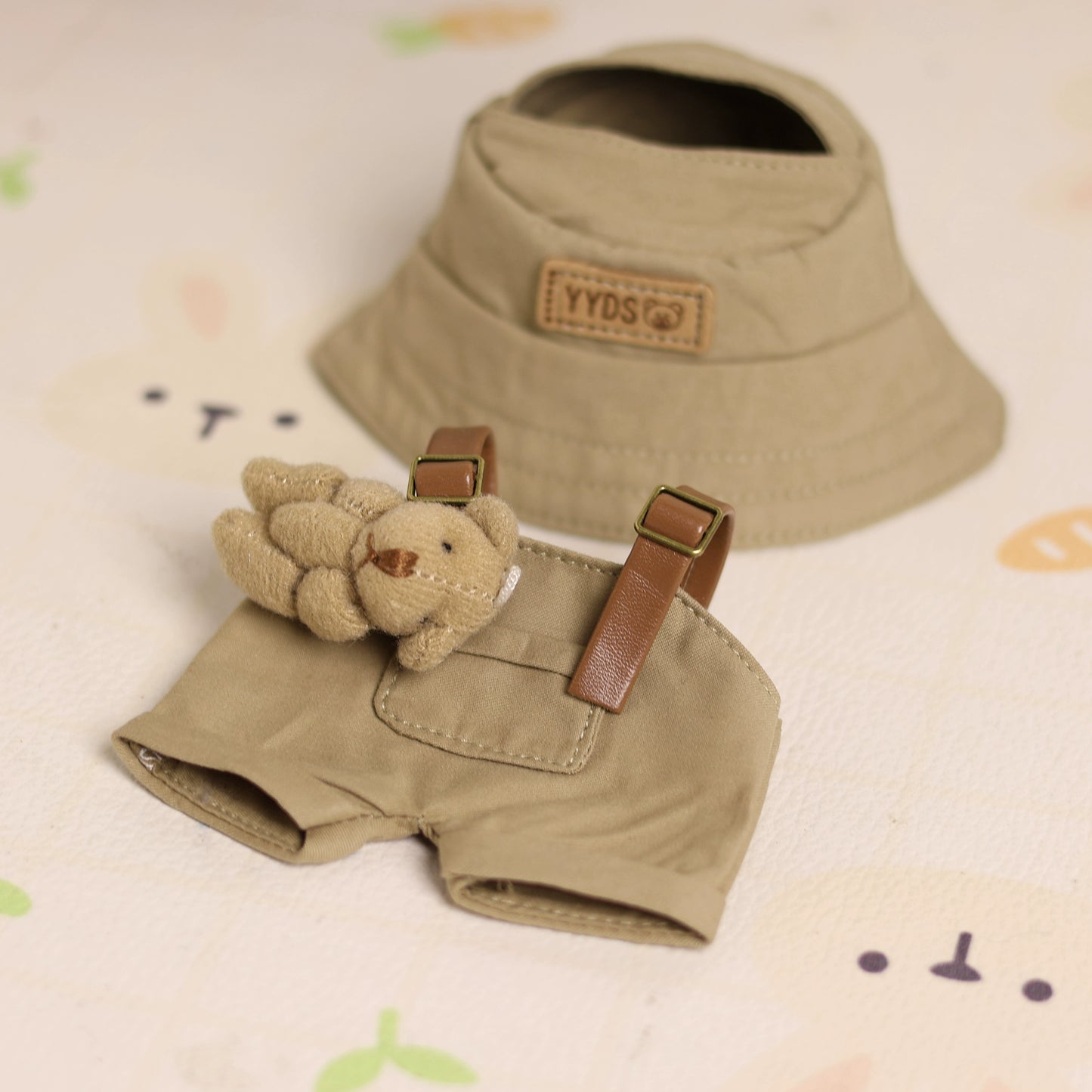 15-17cm Labubu Sitting Party Outfit - Series 1/2/3 Doll Clothes for Vinyl Figures - Khaki Overalls & Fisherman Hat