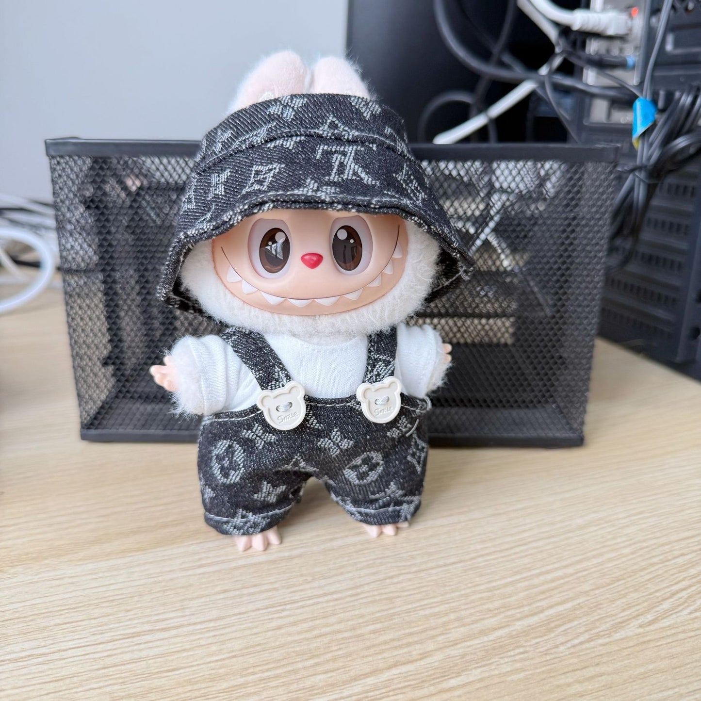 Labubu Series 1/2/3 Clover Overalls Set - Trendy Outfit for Sitting Doll Keychain