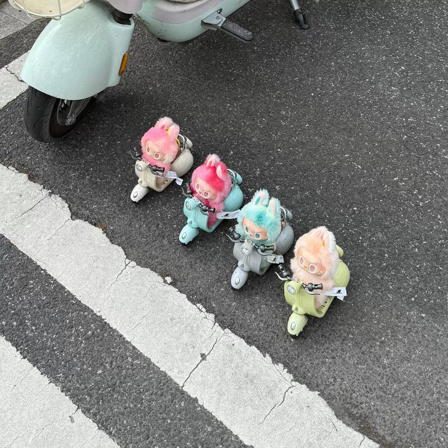 POP MART Labubu Movable Motorcycle - Cool Bike Accessory for 17cm Vinyl Figures (No Battery/Doll Included) | Blind Box Display Prop