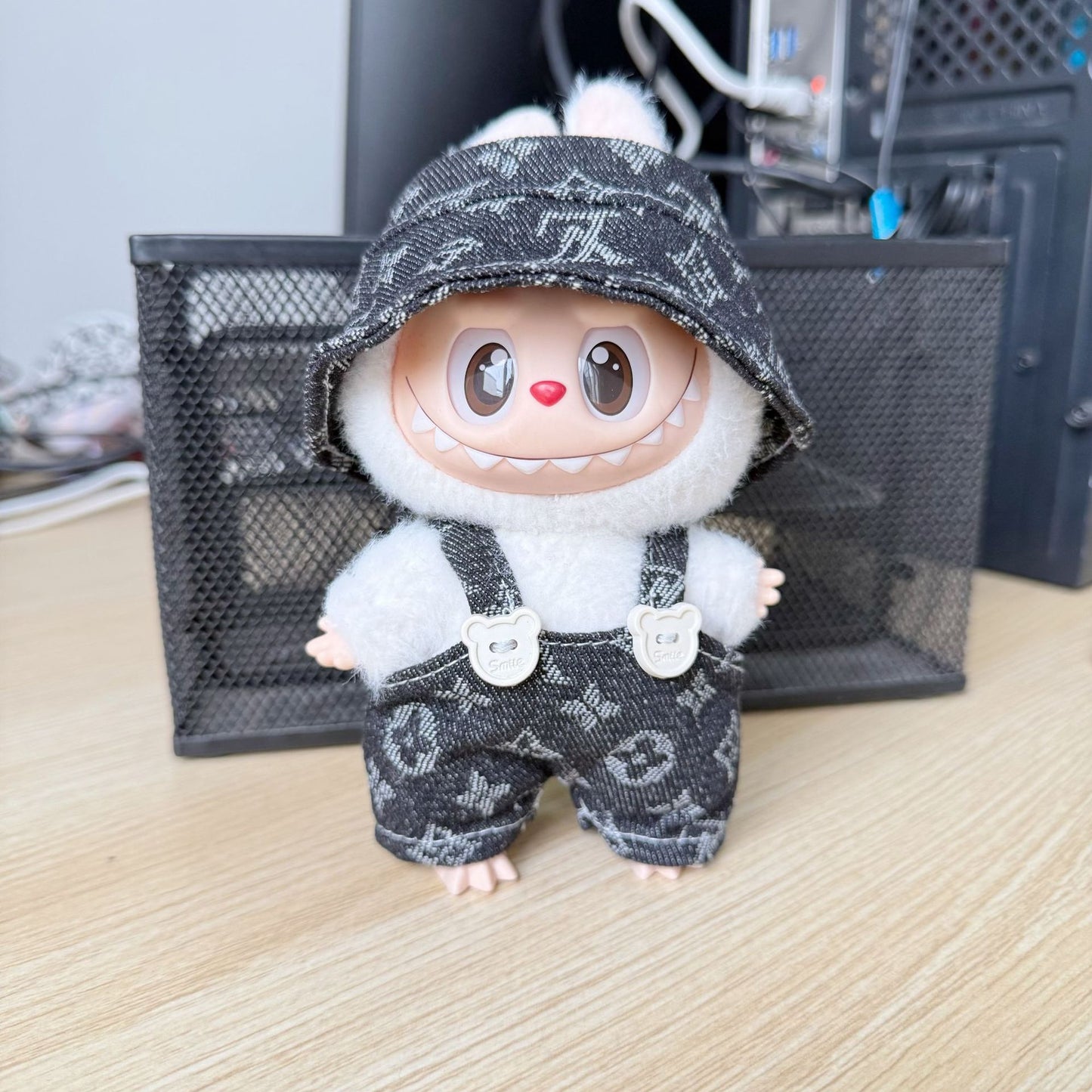 Labubu Series 1/2/3 Clover Overalls Set - Trendy Outfit for Sitting Doll Keychain