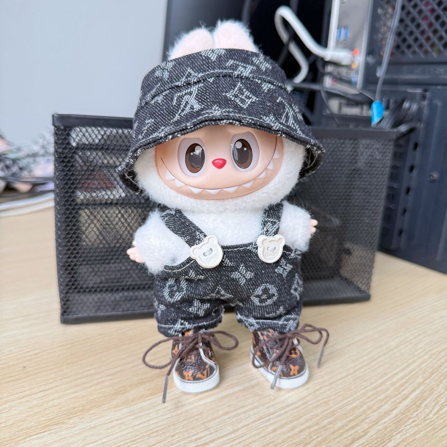 Labubu Series 1/2/3 Clover Overalls Set - Trendy Outfit for Sitting Doll Keychain