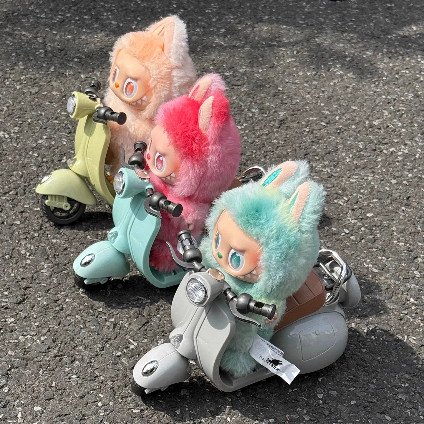 Labubu Retro Electric Trike - Battery-Free Friction Power for Vinyl Dolls (17cm Seat)