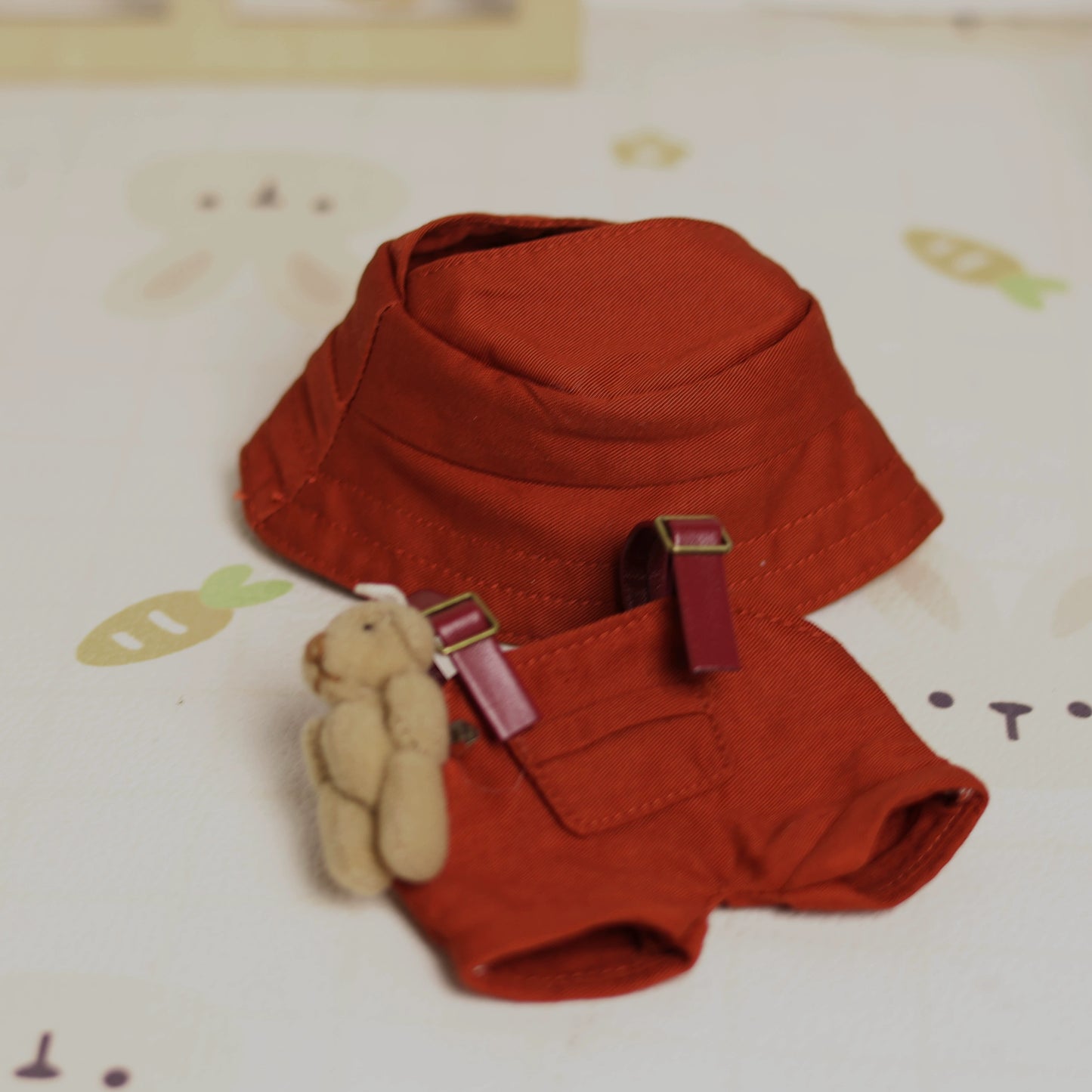 15-17cm Labubu Sitting Party Outfit - Series 1/2/3 Doll Clothes for Vinyl Figures - Khaki Overalls & Fisherman Hat