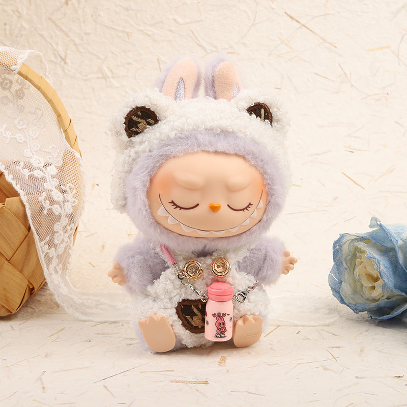 17cm Labubu Gen 1-3 Handmade Cookie Bear Knit Sweater Set | Cream Beanie + Cable-Knit Sweater + Detachable Heart Shoulder Bag | Vinyl/Plush-Compatible Clothes Only for Collectible Dolls