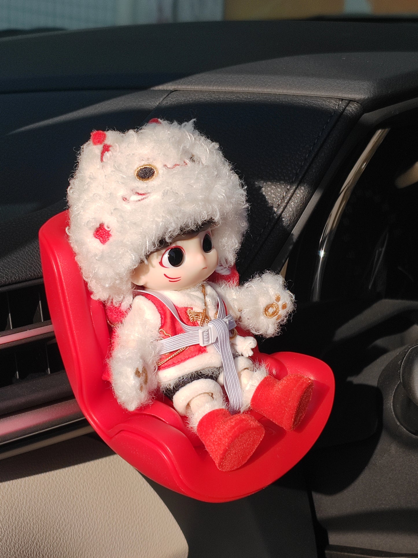 Labubu Vinyl Doll Compatible with Safety Seats | Car-Mounted Figurine, Vehicle Ornament & Car Air Vent Decoration