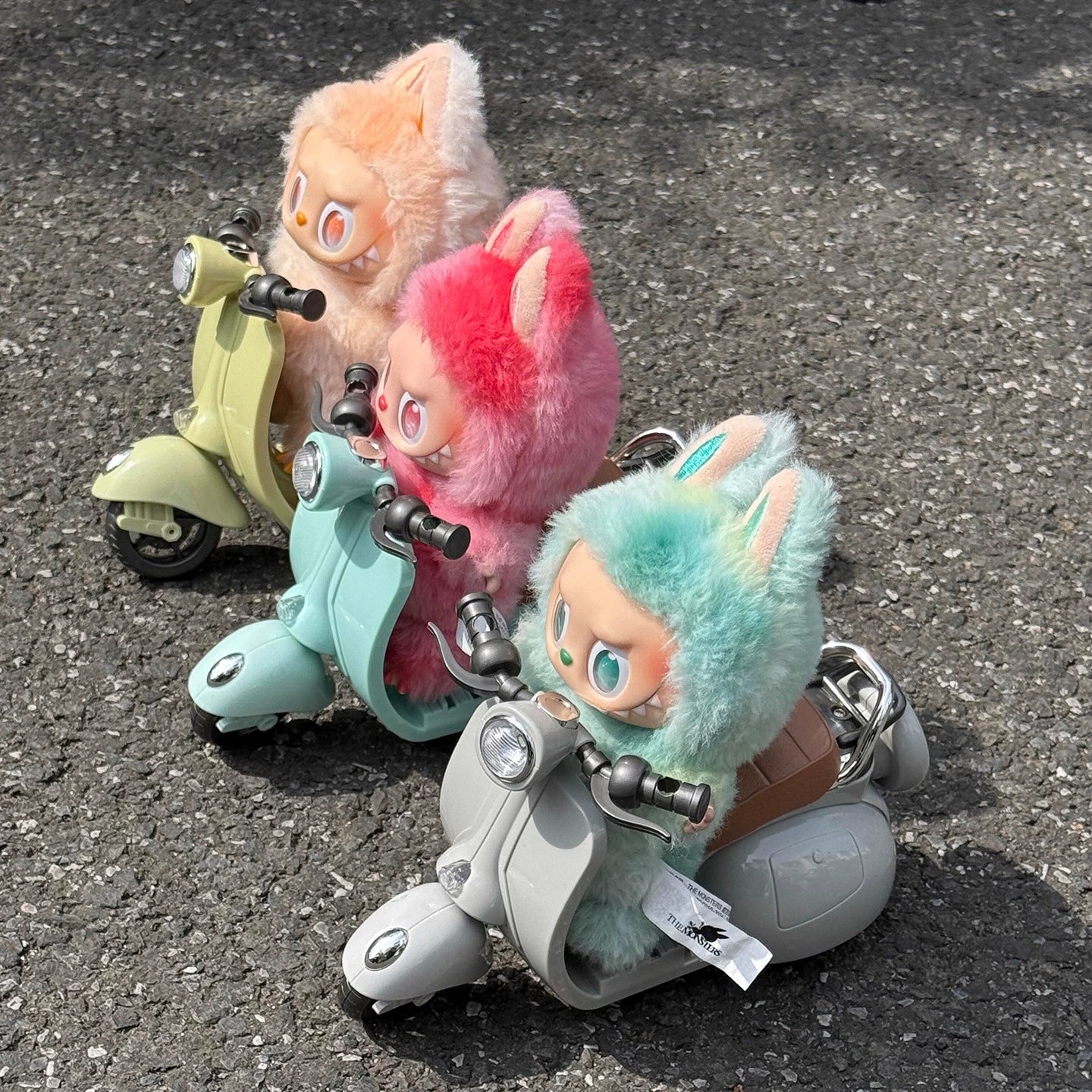 Labubu Retro Electric Trike - Battery-Free Friction Power for Vinyl Dolls (17cm Seat)