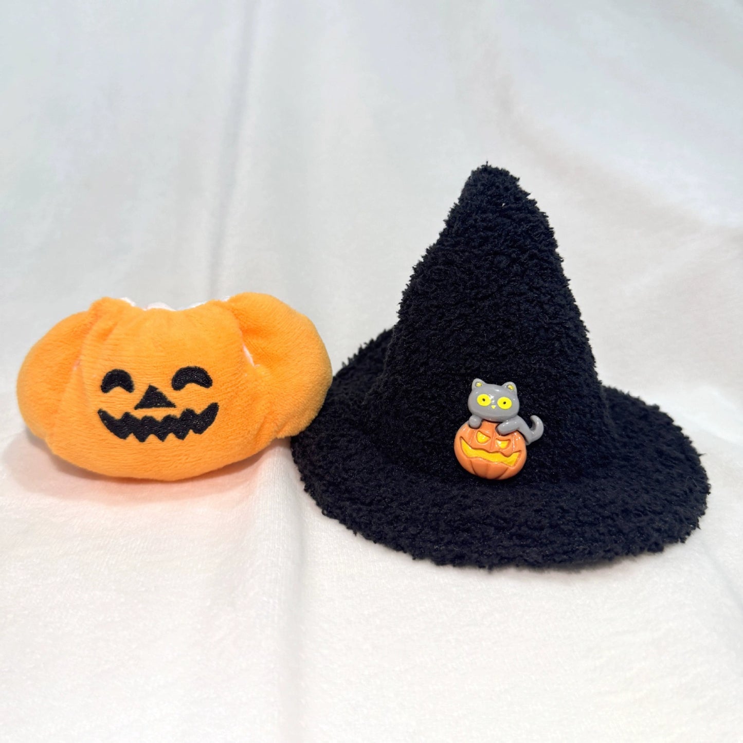 15CM Labubu Gen 1-3 Keychain Halloween Pumpkin Outfit with Overalls & Black Hat (Clothes Only)