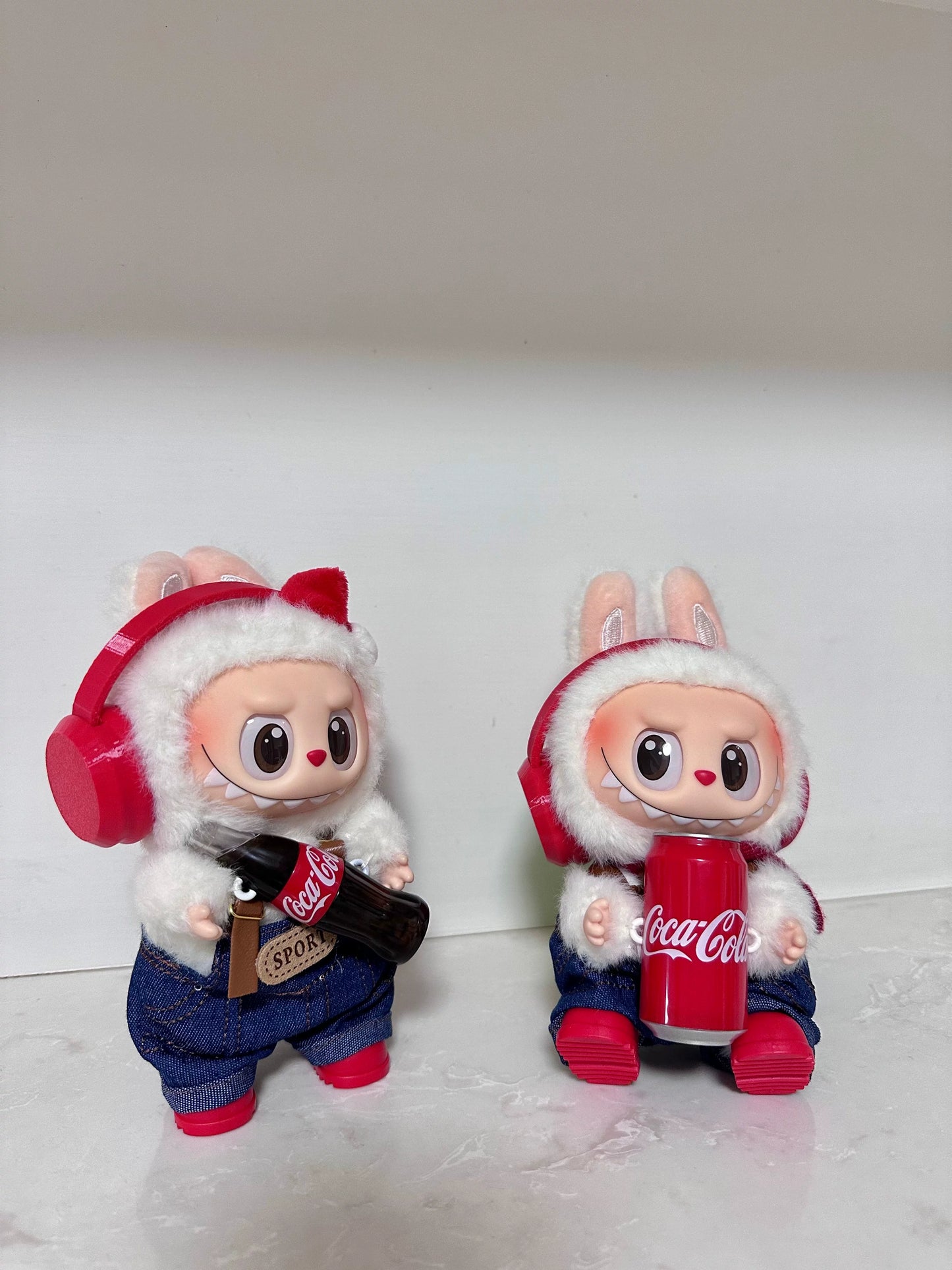 **Labubu Coke-Inspired Outfit Set | Red Headphones, Overalls & Boots for 17cm Vinyl Charms**