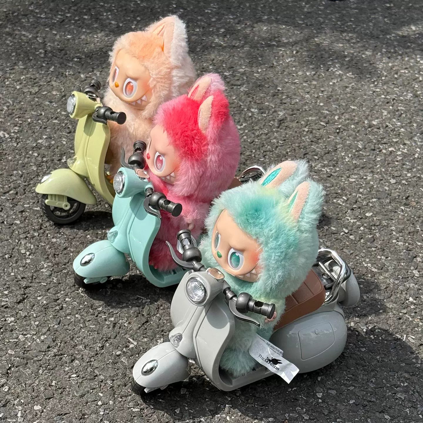 POP MART Labubu Movable Motorcycle - Cool Bike Accessory for 17cm Vinyl Figures (No Battery/Doll Included) | Blind Box Display Prop