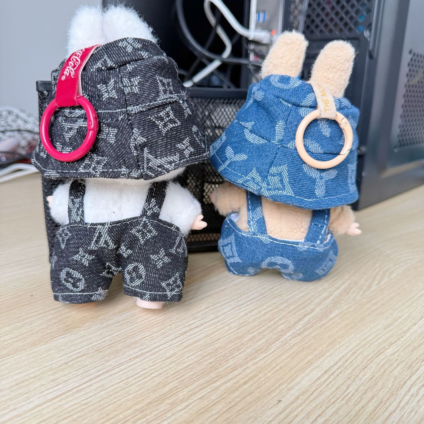 Labubu Series 1/2/3 Clover Overalls Set - Trendy Outfit for Sitting Doll Keychain