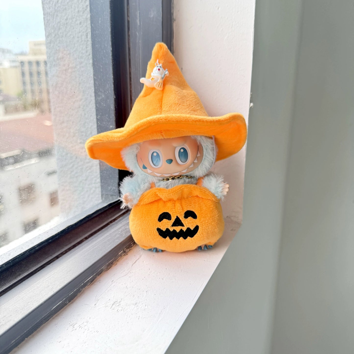 15CM Labubu Gen 1-3 Keychain Halloween Pumpkin Outfit with Overalls & Black Hat (Clothes Only)