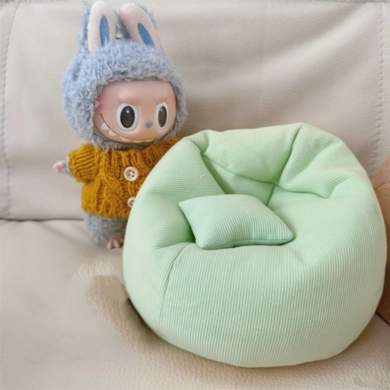 17cm Labubu Doll Mini Sofa - Car Bed & Display Decor for Vinyl Figures, Photo Prop